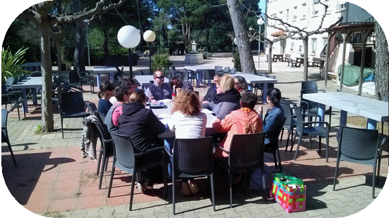 Photo Atelier dehors table