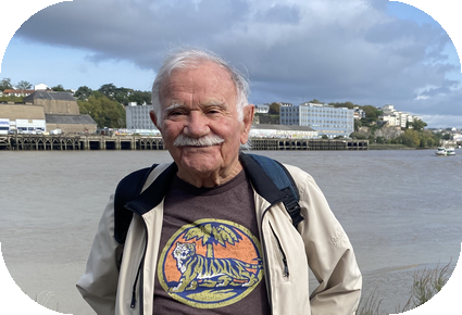 Jean Le Gal sur le bord de la Loire r arr